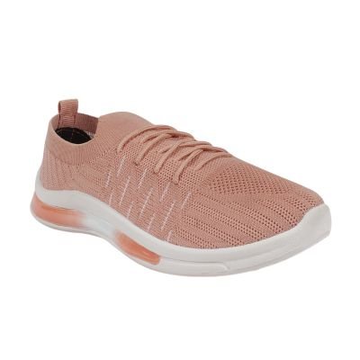 woman-kniting -shoes-1