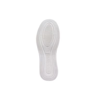 woman-kniting -shoes-10